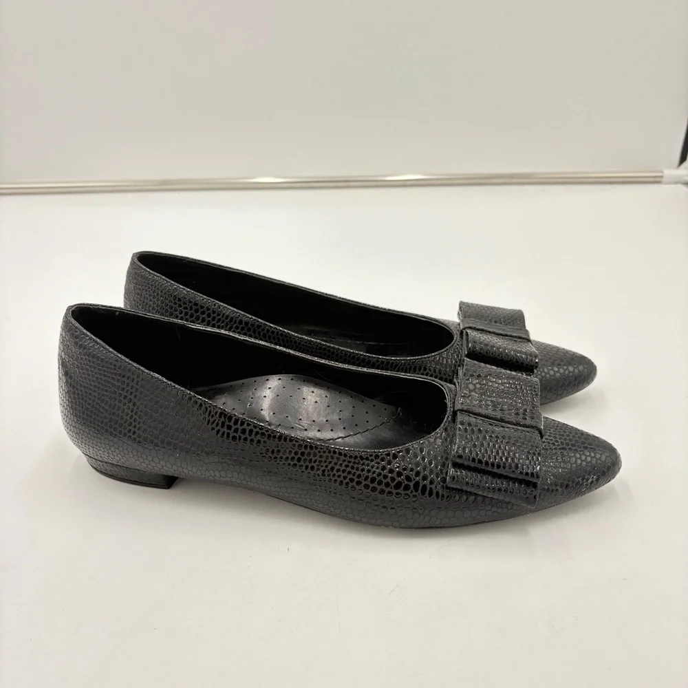 Vaneli Black Snakeskin Leather Flats Loafers Bow Detail Pointed Women’s Size 8N